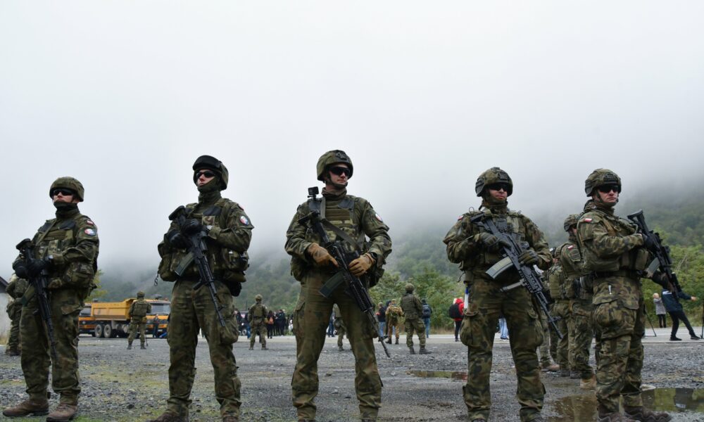 Tensiunile se amplifică! Forțele de securitate sârbe au reținut trei ofițeri de poliție din Kosovo