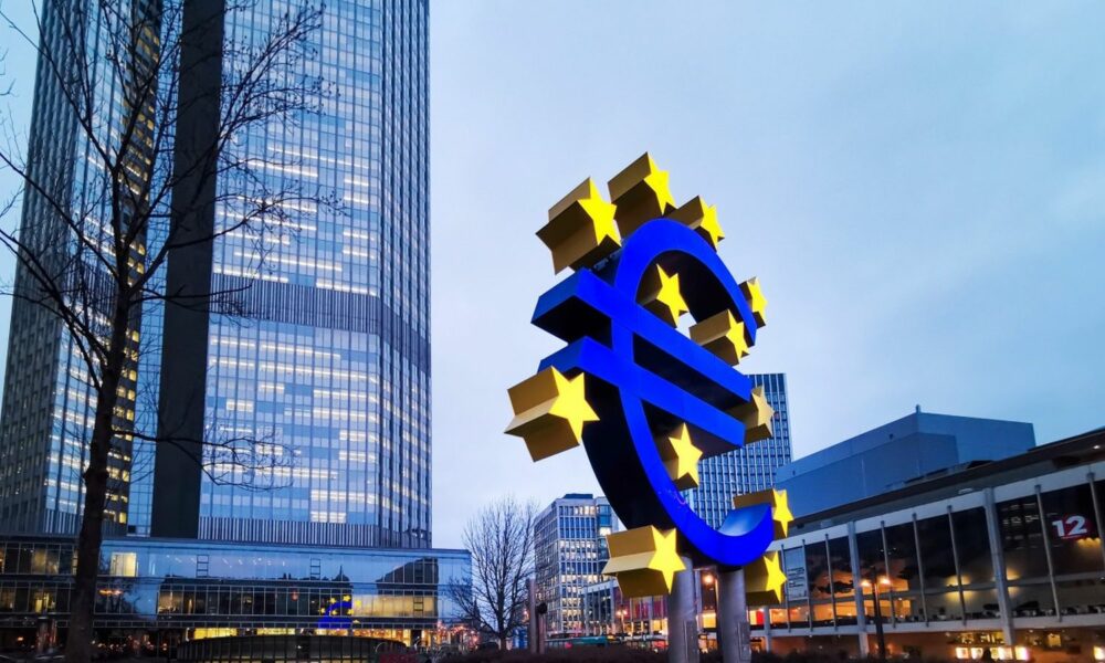 Tot mai multe temeri pe tema majorării salariilor! BCE va mări în continuare dobânzile