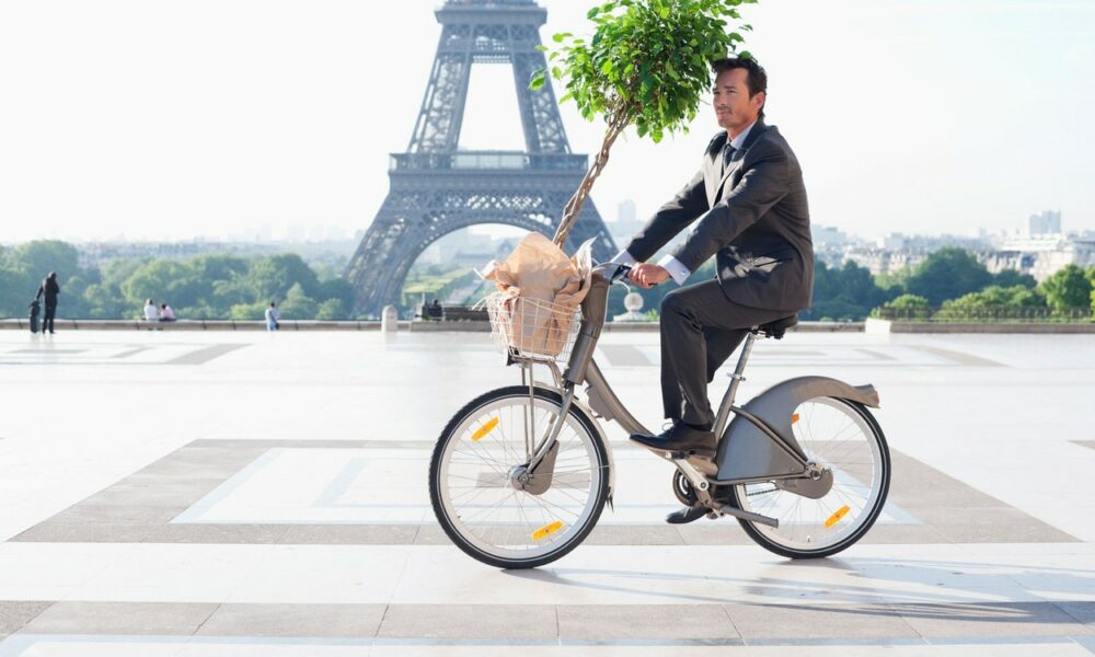 Statul francez oferă 4.000 de euro pentru cetățenii care aleg bicicletele electrice în detrimentul mașinilor