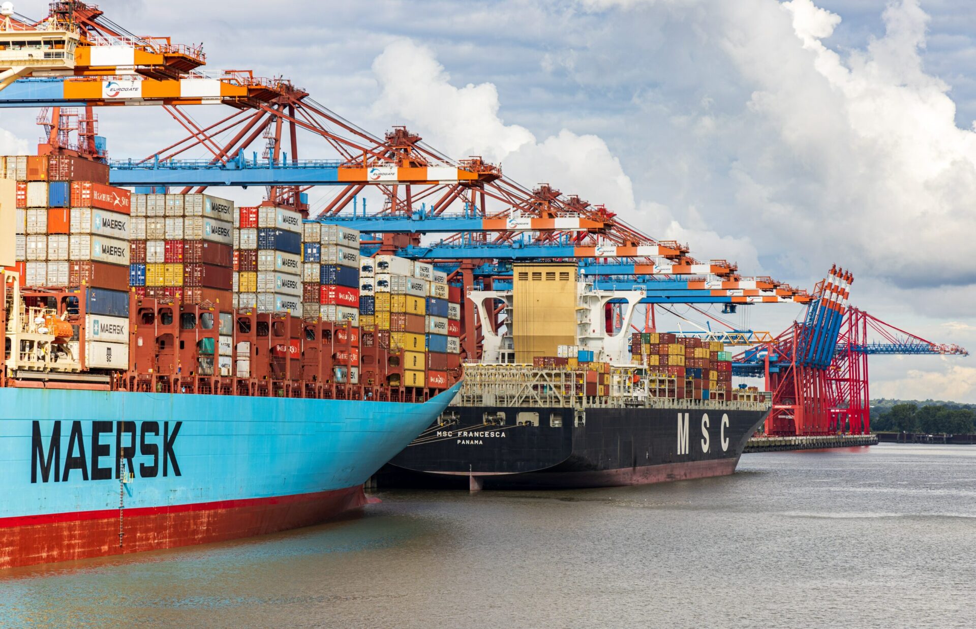 Războiul care ar bloca întreaga planetă! Jumătate din flota mondială de containere a străbătut strâmtoarea Taiwan în 2022