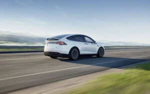 Tesla detronează gigantul Mercedes la vânzări! Care este modelul care i-a surclasat pe nemți