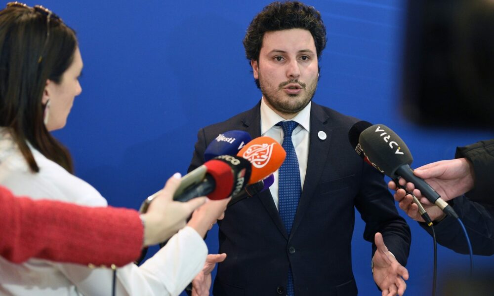 Guvernul Muntenegrului cade prin moțiune de cenzură. Premierul, acuzat de legături puternice cu Biserica Ortodoxă Sârbă