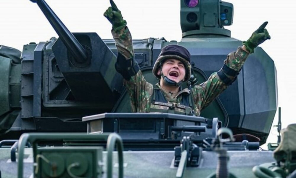 Viața bate filmul la ministerul lui Dîncu! Armată cheamă românii la arme cu ajutorul lui la Selly!
