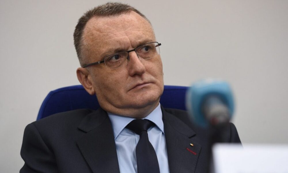 Cîmpeanu a răspuns acid la acuzațiile de plagiat: „Cei care le lansează sunt analfabeţi puri.” Cât a „furat” ministrul