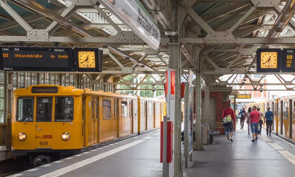 Germania sprijină populația. Abonamentul lunar pentru transportul public rămâne la 9 euro