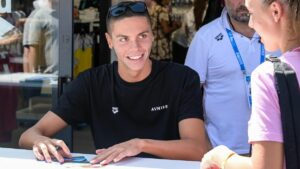 40.000 de euro pentru echipamentul lui David Popovici. Banii vor fi trimiși către o fundație umanitară pentru copii