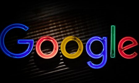 Google, atacat în instanță de către Franța. Compania este acuzată de încălcarea legislației europene