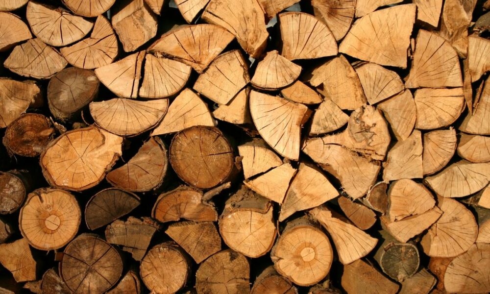 Veste proastă pentru românii care se încălzesc cu ajutorul lemnelor. Prețurile au crescut