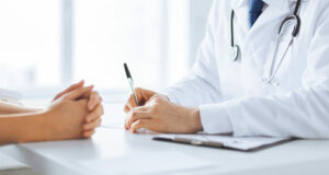 Veste bună pentru românii fără asigurări medicale! Se pot înscrie la medicul de familie pentru servicii medicale de bază