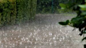 Se inundă România! ANM a prelungit codul portocaliu de ploi torențiale