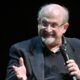 Salman Rushdie începe să se recupereze după atac. Iran: „Doar el este de vină”