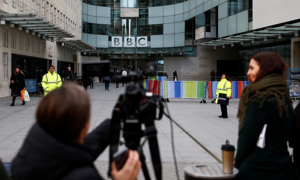 BBC face economie! Sute de posturi de televiziune vor fi închise