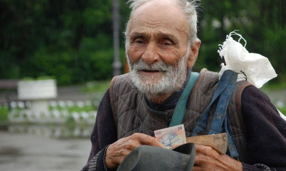 Cât costă, de fapt, un loc la un cămin de bătrâni? Ce se oferă de acești bani