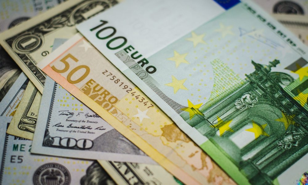 Curs valutar miercuri, 1 februarie 2023! Leul crește în fața euro și a dolarului american
