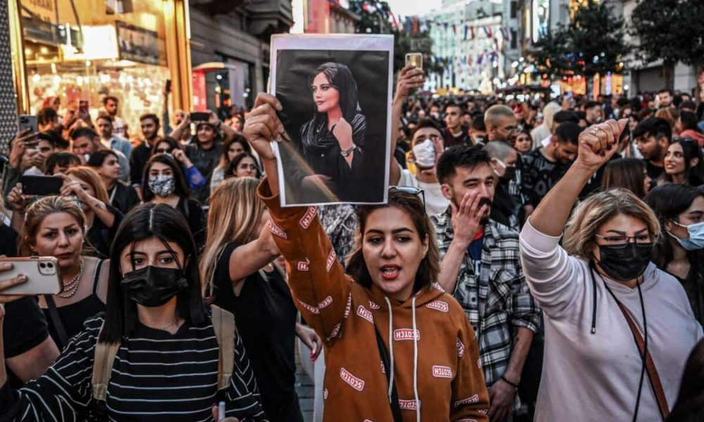 Iran acuză platformele de socializare că instigă la violență. Guvernul vrea să dea în judecată WhatsApp și Instagram