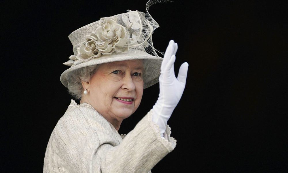 Charles al III-lea îi aduce un omagiu mamei sale! Un an de la decesul Reginei Elisabeta