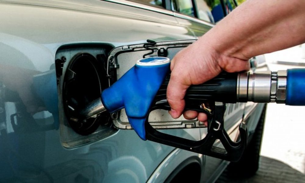 Carburanții se scumpesc din nou! Cât a ajuns să coste astăzi la pompă un litru de benzină și de motorină