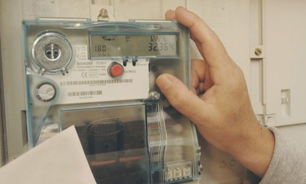 Românii nu mai vor contoare inteligente. Motivul: le-a crescut consumul la curent