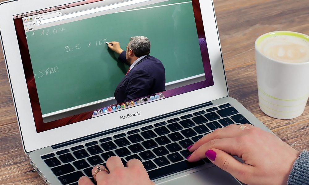 80 de milioane de euro pentru profesori. Ministerul Educației vrea să aibă „pedagogi digitali“