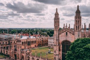 universiattea cambridge, sursa foto unsplash.com