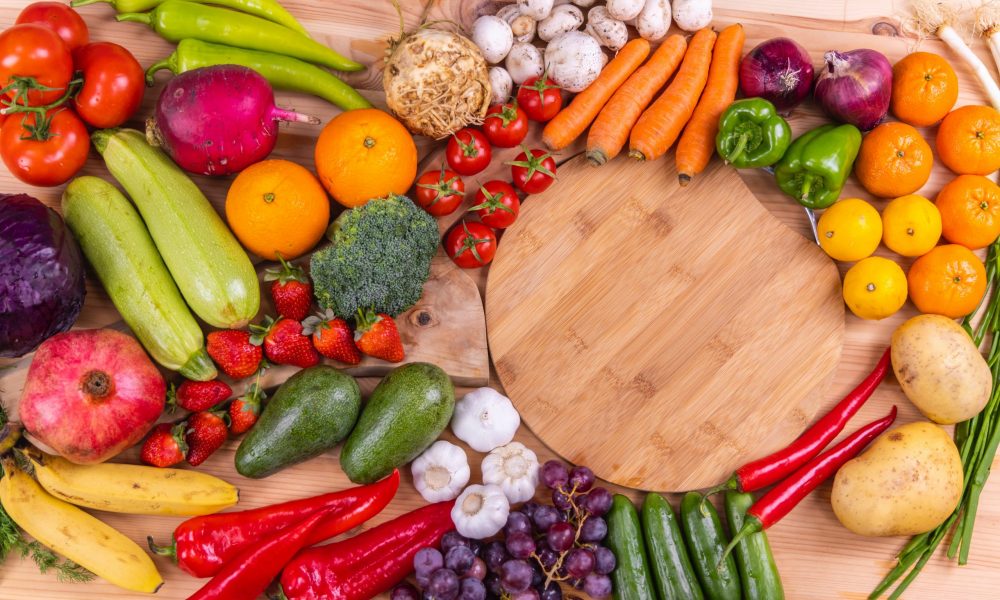 Alimentație sănătoasă nu înseamnă doar legume. Care sunt produsele recomandate de medici