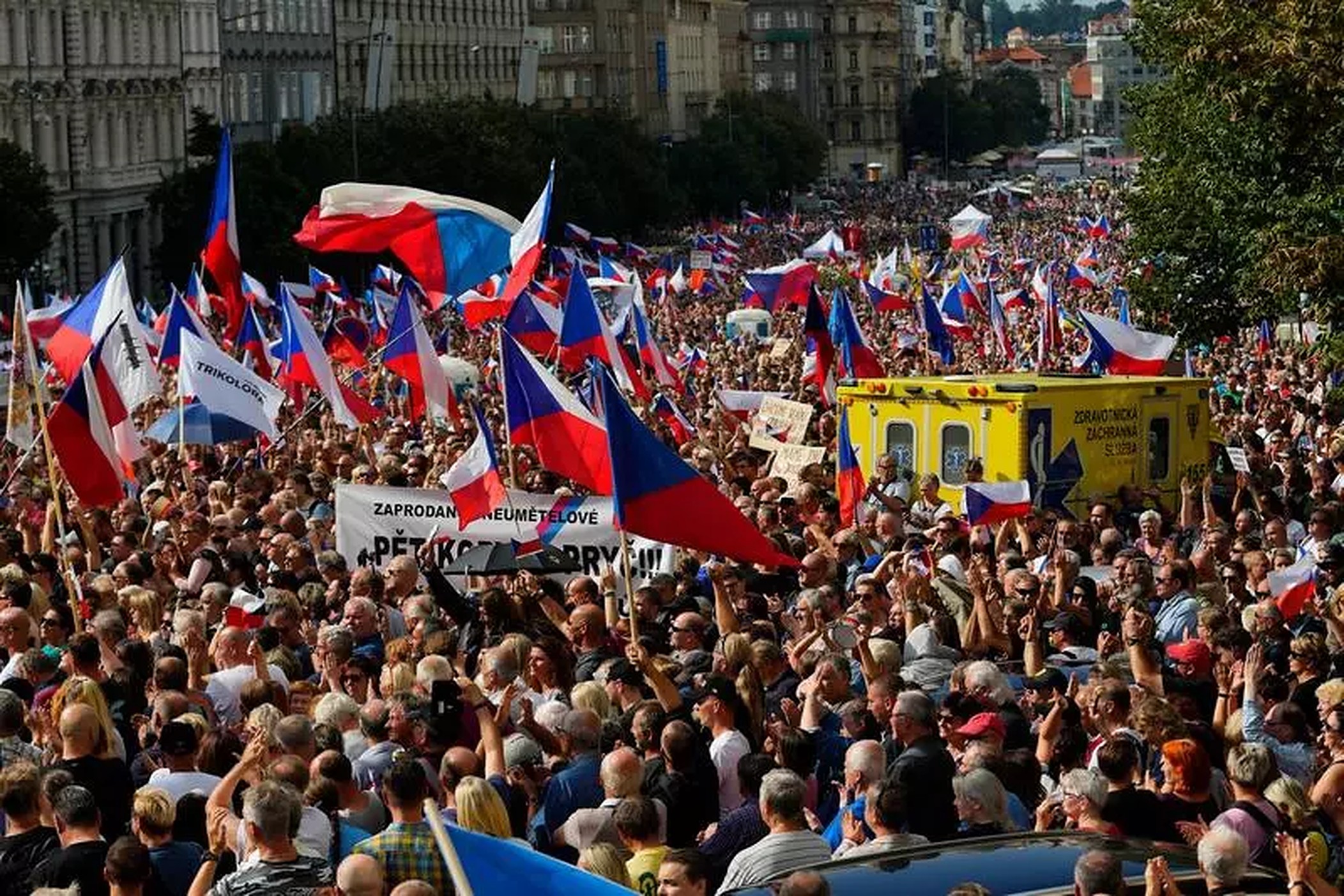 Europa în pragul nesupunerii civice! După ce în Marea Britanie au fost organizate proteste în masă, acum urmează Praga