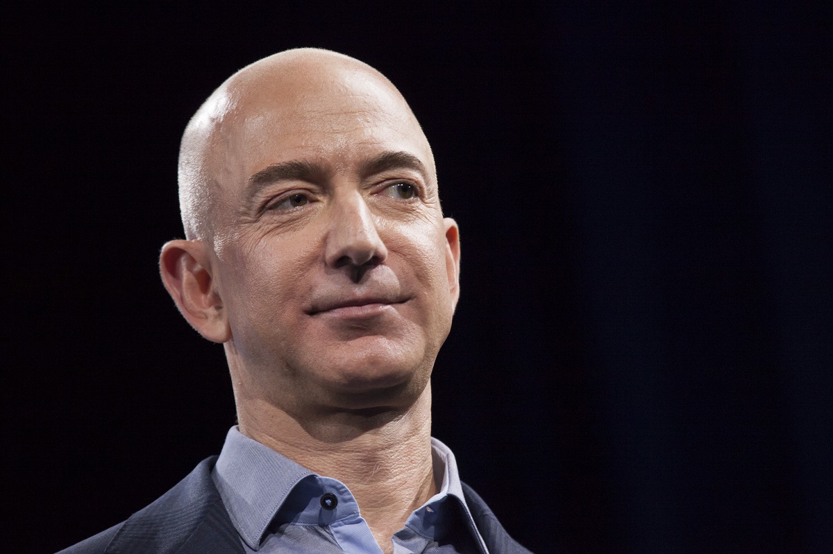 Jeff Bezos pierde teren în lumea bogaților! Fondatorul Amazon, detronat de „industriașul” indian