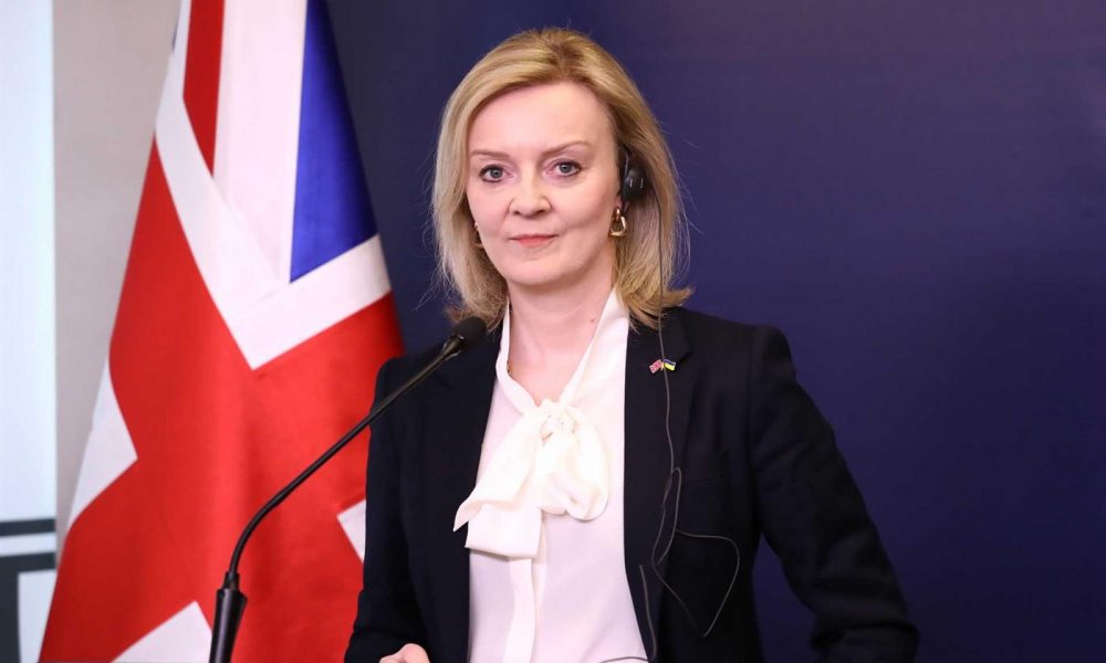 Liz Truss, oaia neagrǎ a Londrei? O posibilǎ victimǎ a dezinformării