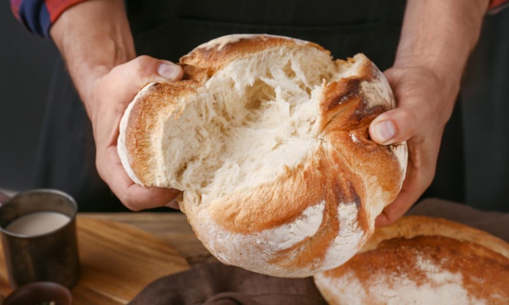Pâinea s-ar putea scumpi cu 10 la sută