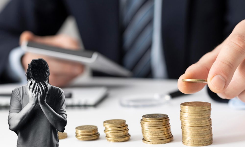 Dobânzile cresc, băncile câștigă. Câți bani primesc băncile din România per client