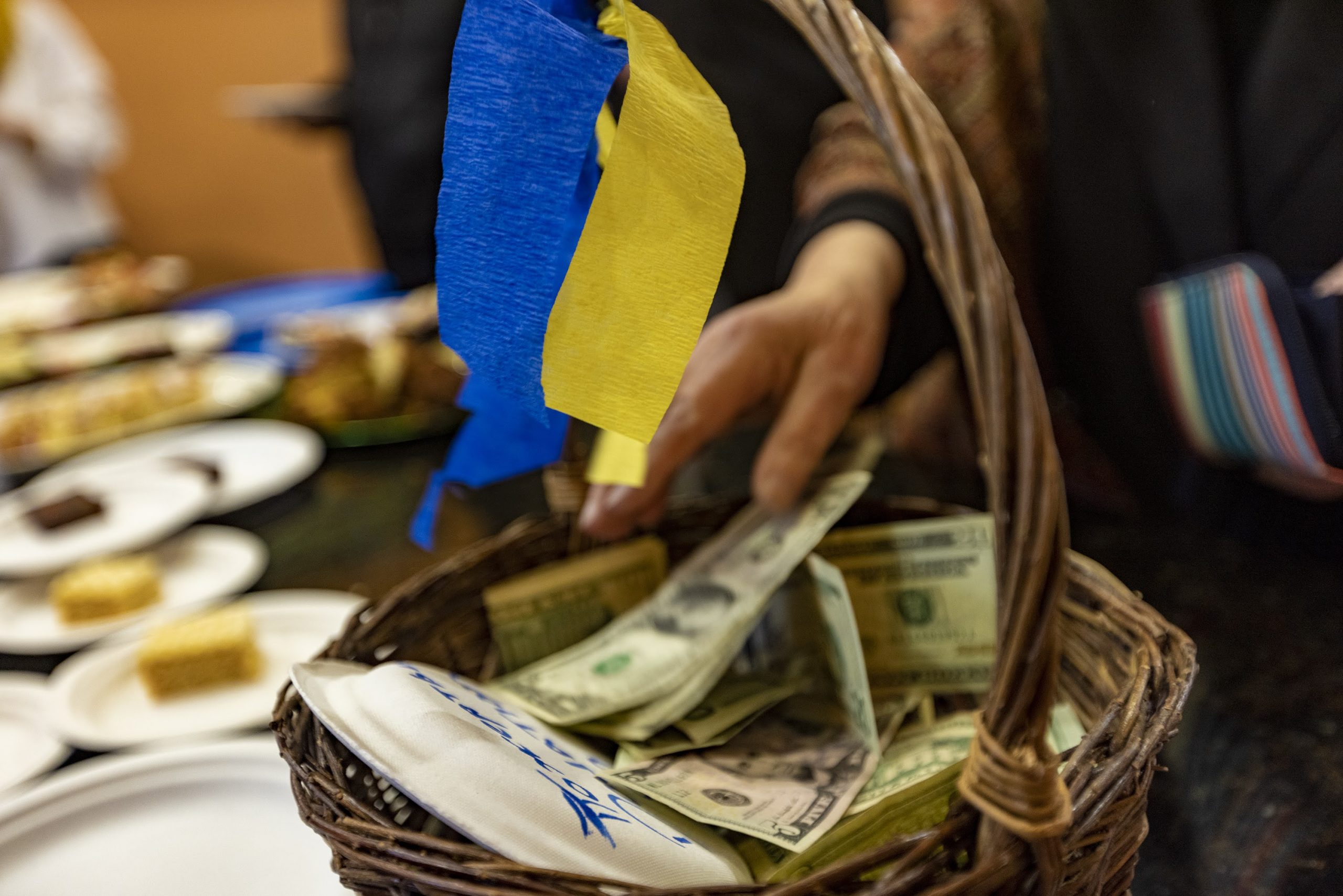 Bani pentru Ucraina sursa foto wbur