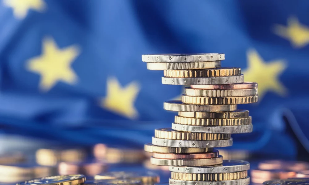 Specialiști în economie și organizații sindicale cer UE să anuleze noile politici fiscale