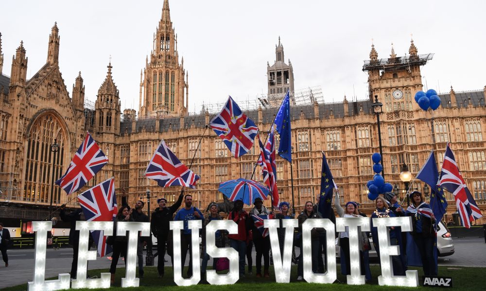 POLITICO: Britanicii vor alegeri, însă nu vor avea parte de ele