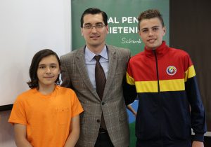 Răzvan Burleanu și juniorii Sursă foto Frf.ro