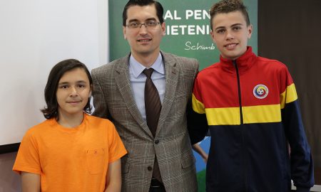 Răzvan Burleanu și juniorii Sursă foto Frf.ro