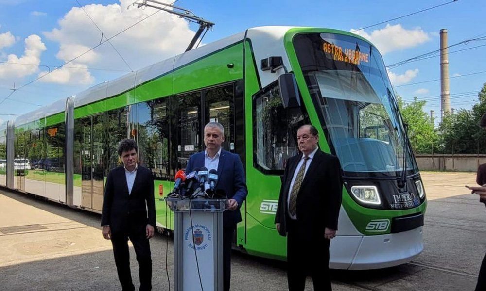Apă caldă n-avem, dar Nicușor bagă  836 de milioane de euro în tramvaie! Noi și cu aer condiționat prin evantai