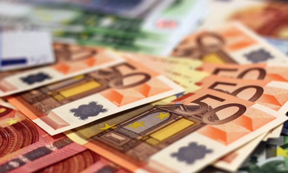 Trei milioane de angajați vor primi bonusuri de 350 de euro la începutul anului 2023! Cine se află în această situație