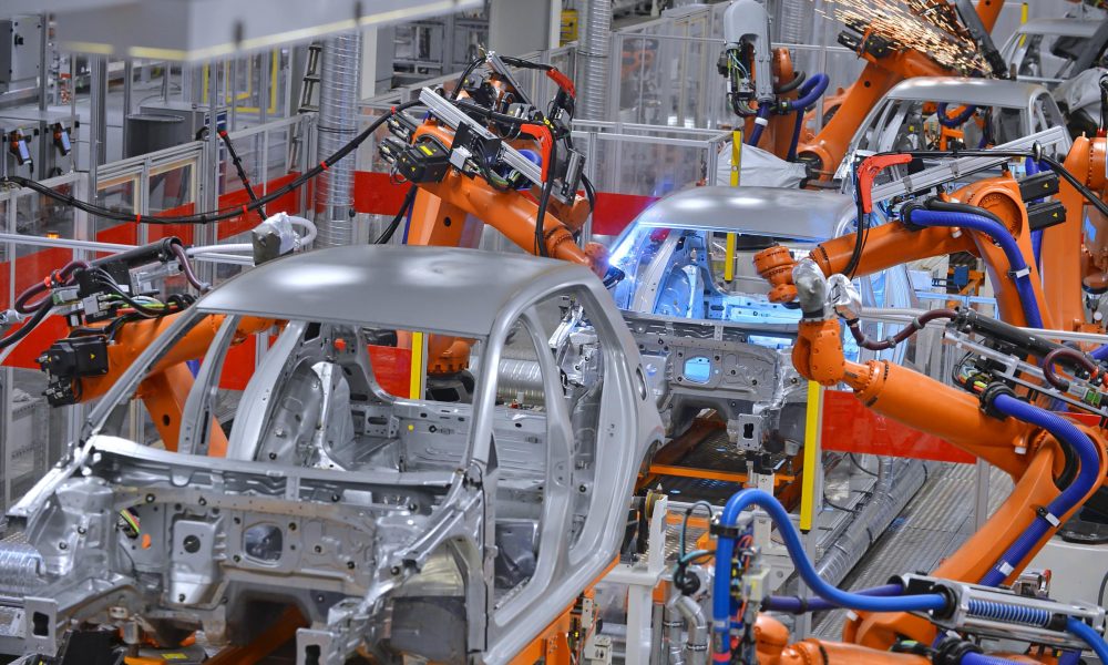 Vești sumbre pentru industria auto! Experții avertizează că prețurile automobilelor vor crește și cu 700 de euro