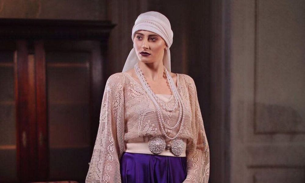 FOTOGALERIE! Portul Reginei Maria, reinterpretat la Fashion Week! Mesajul transmis de creatoarea de modă din România