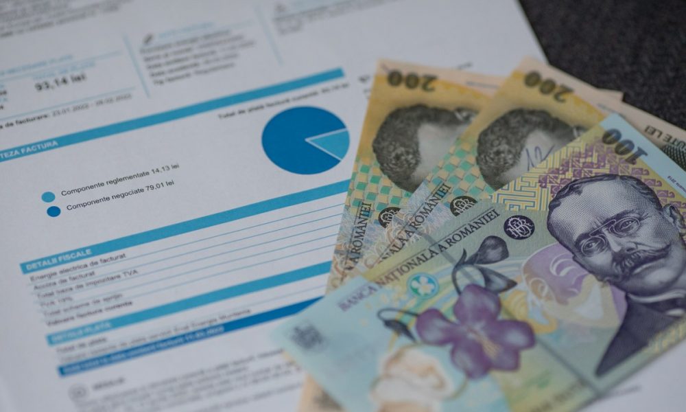 Românii pot plăti mai puțin la facturile de curent! Ce trebuie să faceți pentru a beneficia de plafonare