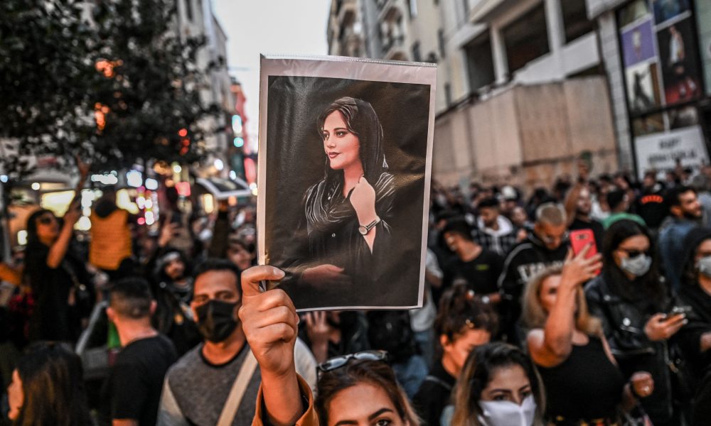 REUTERS: Studenții sfidează autoritățile din Iran! Demonstrațiile devin din ce în ce mai violente