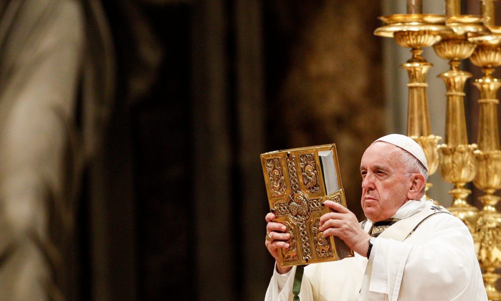 Papa Francisc i-a îndemnat pe oameni „să nu cedeze în faţa logicii armelor”