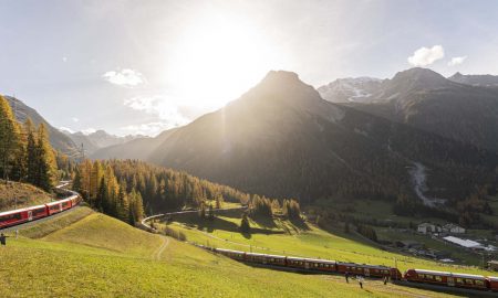 Industria feroviară din Elveția s-a unit pentru a crea cel mai lung tren de pasageri din lume. Cum arată acesta?