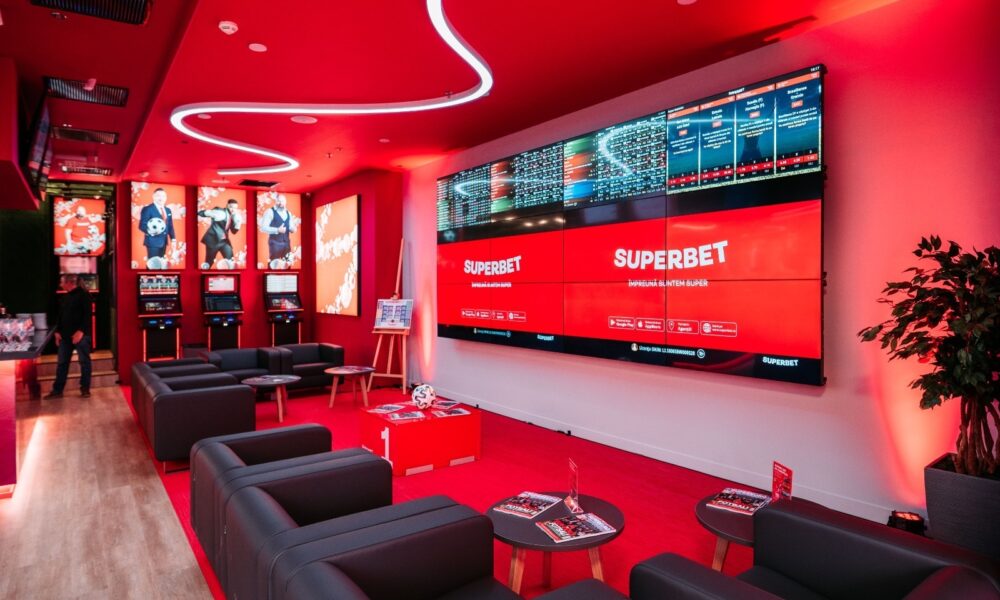 Moș Crăciun vine din noiembrie! Angajații Superbet vor avea salariile mărite cu 12% începând cu această lună