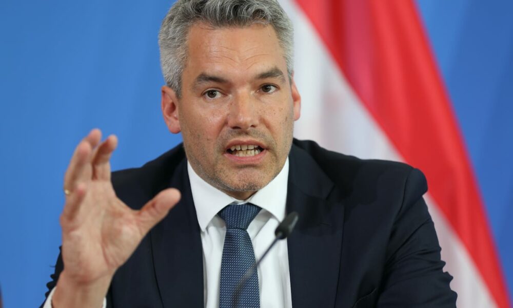 Karl Nehammer, prins în ofsaid! Consiliul UE cere Austriei să își remedieze deficiențele din domeniul migrației
