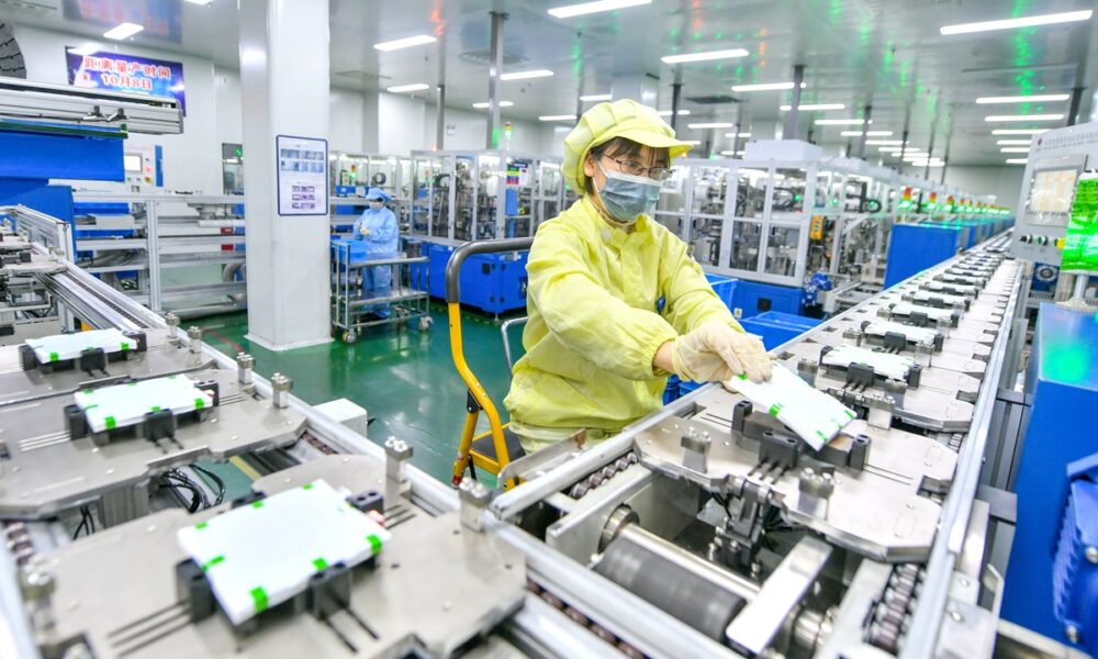 Tranziția către mașinile electrice, în pericol! Beijingul controlează industria litiumului: „Au blocat cele mai bune active”