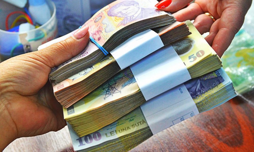 Angajatorii sunt obligați să majoreze salariile! Camera Deputaților a aprobat proiectul de lege