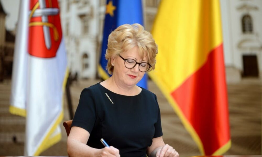 Moș Nicolae vine mai devreme pentru angajații din Primăria Sibiului! Edilul orașului propune majorarea salariilor cu 15%