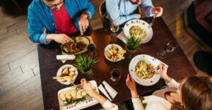 Visezi să mănânci la un restaurant cu stele Michelin? Iată care sunt cele mai accesibile locuri pentru a face acest lucru