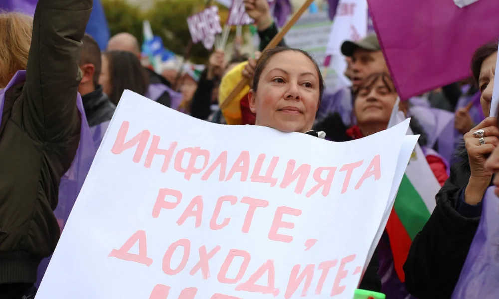 Bulgarii vor salarii mai mari! Mii de persoane protestează în Sofia din cauza inflației
